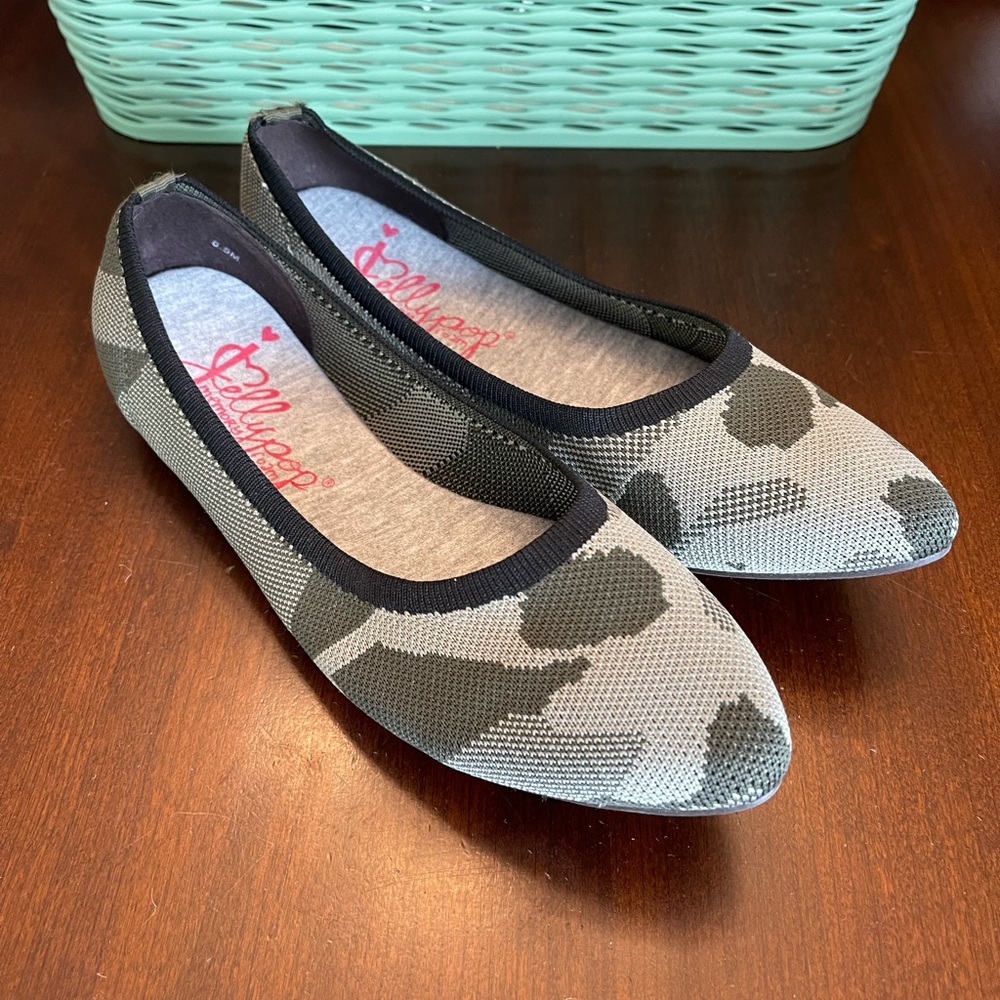 NWOT Jellypop CAMO Women's Flats - SZ 8.5